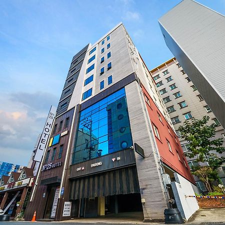 Number 25 Gyeongju City Hall Exterior photo
